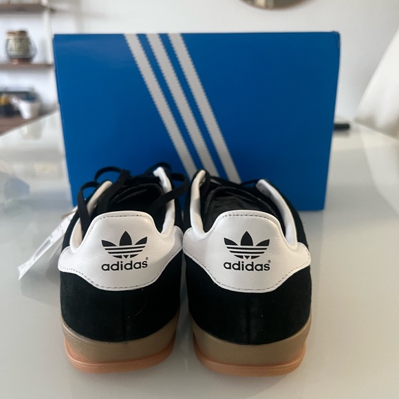 Shoes Adidas unisex new with box - Picture 3 of 4